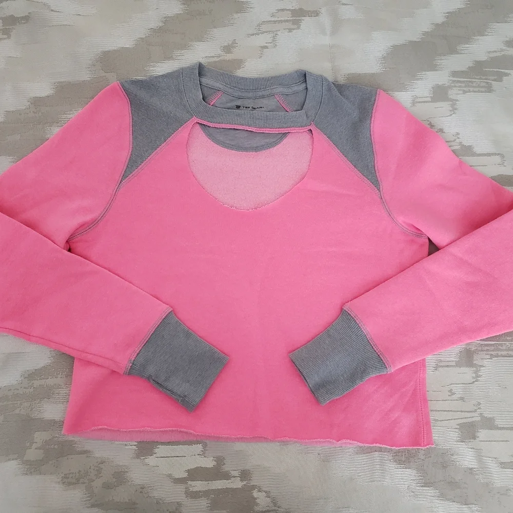 💕Bright Pink Crop Top Sweater- Cute!💕 - Picture 2 of 7